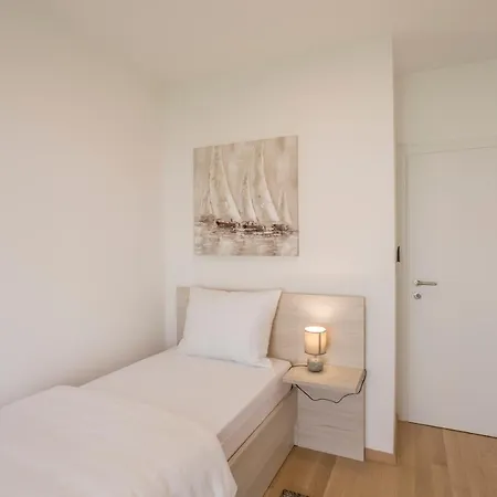 Apartment Coastal 1 *