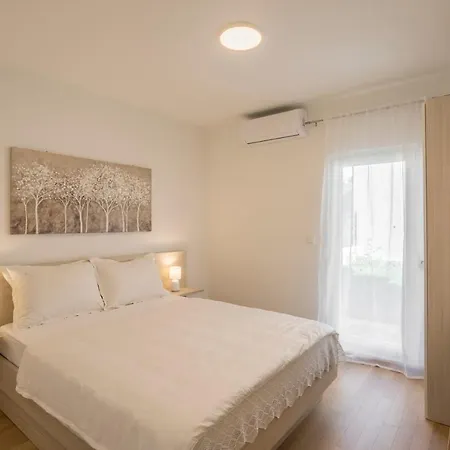 Apartment Coastal 1 *